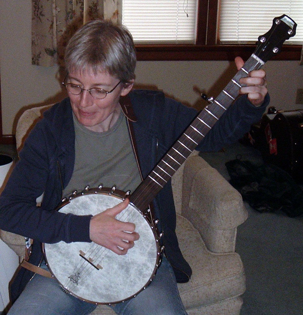 Zoe Mulford with banjo
